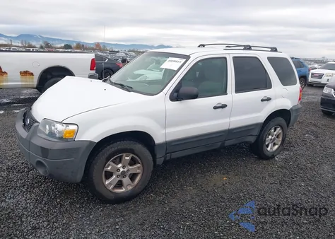 2005 Ford Escape Xlt z USA, uszkodzony, nr VIN 1FMYU93105KA05917